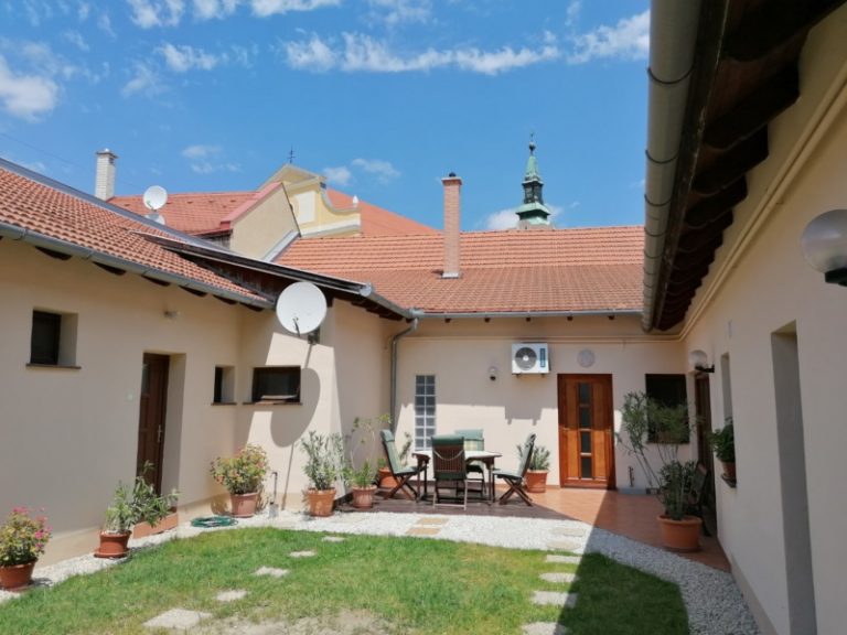 IVETT APARTMAN⚲ Kiskunmajsa