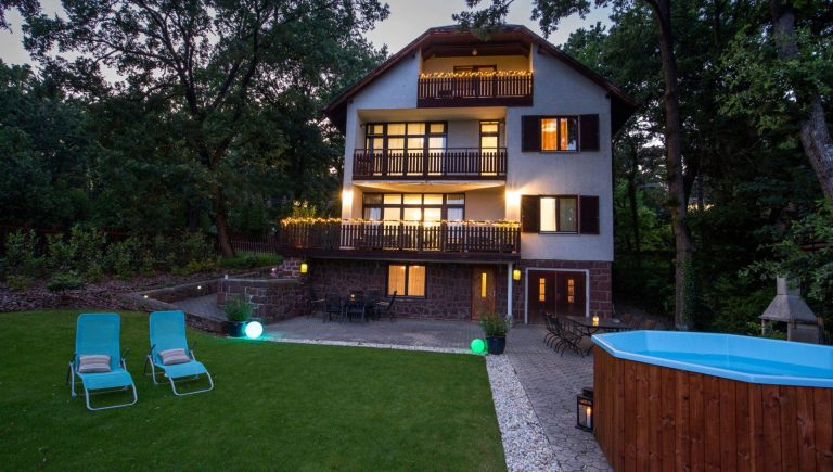 FECSKEFÉSZEK VENDÉGHÁZ<br><small>⚲ Balatonalmádi-Káptalanfüred</small>