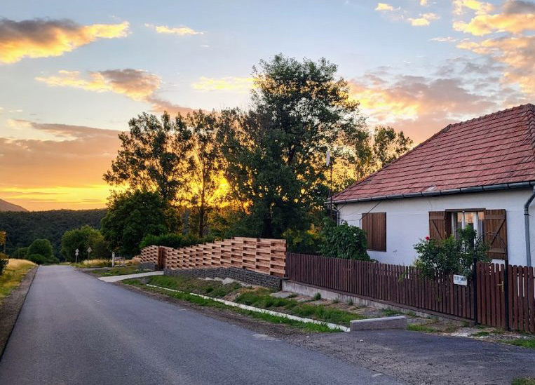 TEPKE HÁZ / FECSKE APARTMAN⚲ Garáb